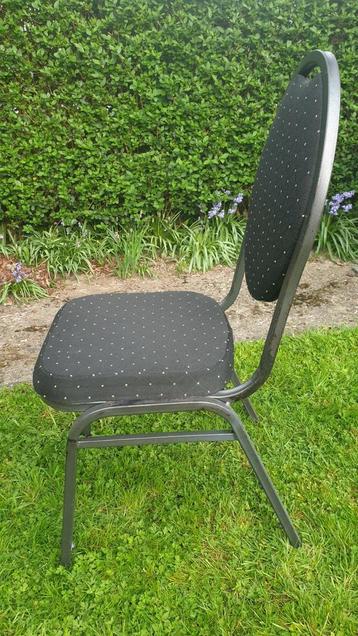 Comfortabele stoelen in gebruikte staat beschikbaar voor biedingen