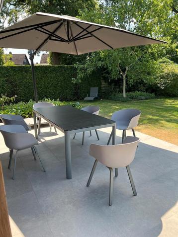 Tuinset met 8 stoelen + kussen beschikbaar voor biedingen