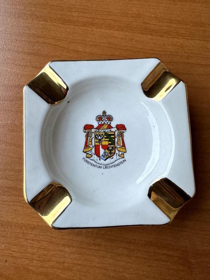 Cendrier vintage Liechtenstein, Collections, Articles de fumeurs, Briquets & Boîtes d'allumettes, Comme neuf, Cendrier, Enlèvement