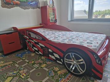 Chambre d’enfant voiture de course beschikbaar voor biedingen