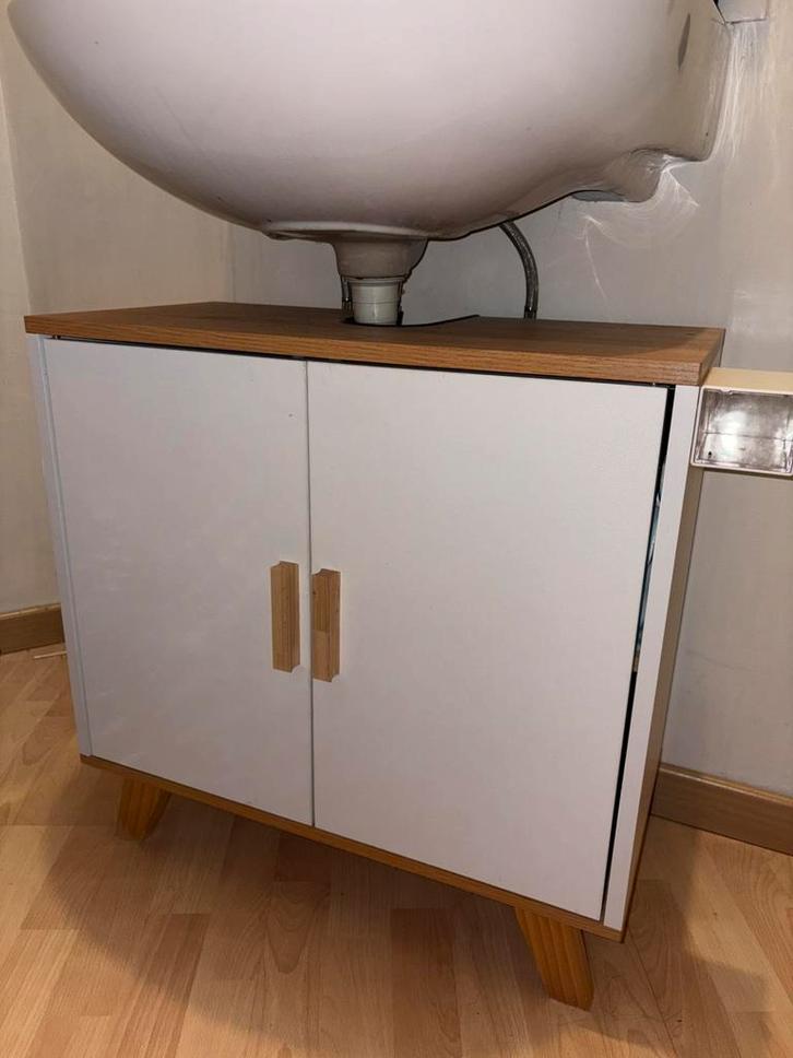 Meuble sous vasque blanc et bois – Style scandinave, Maison & Meubles, Salle de bain | Meubles de Salle de bain, Comme neuf, Meuble lavabo