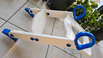 wc opstapje met kinderbril in plastic. helpt kleuters, Ophalen, Gebruikt