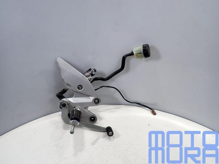 Yamaha FZ6 2004 - 2006 rechter voetsteun schetsplaat rempeda, Motoren, Onderdelen | Yamaha, Gebruikt, Ophalen of Verzenden