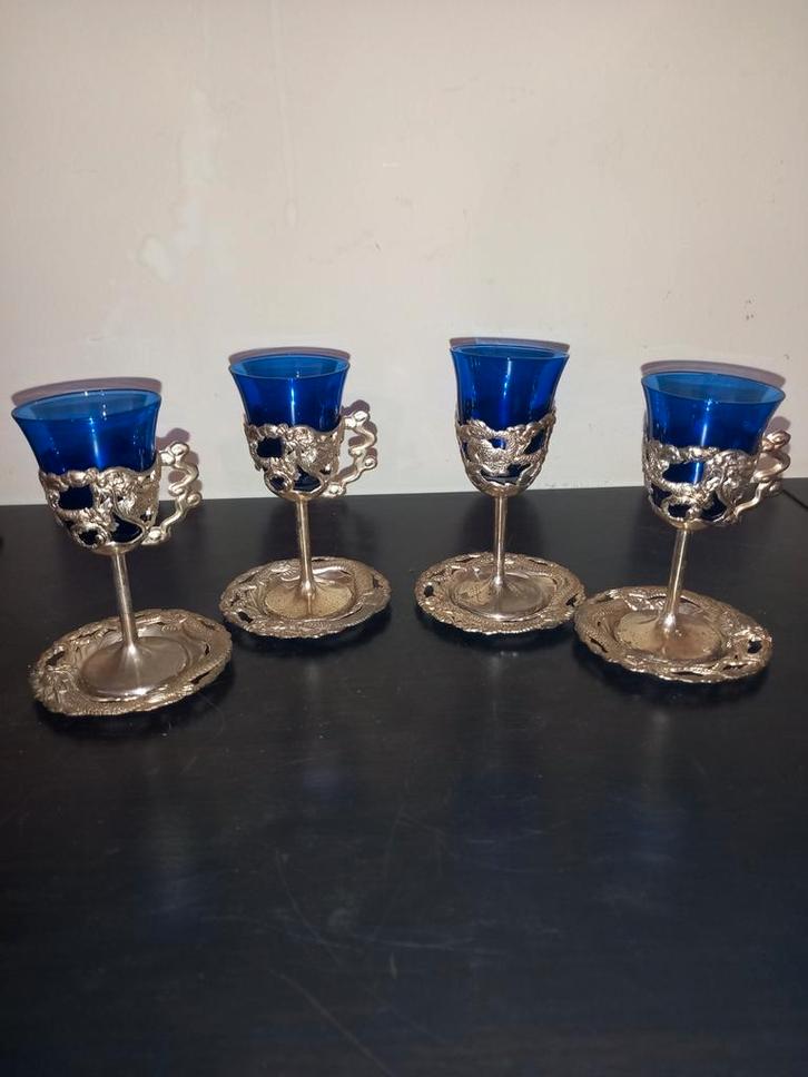 4 verres original japonais Saké motif dragon, Antiek en Kunst, Antiek | Glaswerk en Kristal, Ophalen