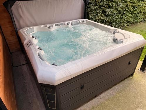 Jacuzzi - Wellis Palermo life deluxe, Tuin en Terras, Bubbelbaden en Hottubs, Zo goed als nieuw, Vast, Afdekzeil, Filter, Pomp