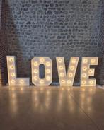 LOVE lichtgevende letters - Decoratie (huren of kopen), Ophalen, Zo goed als nieuw