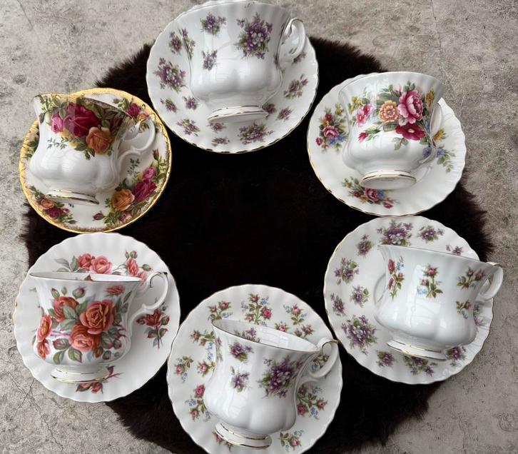6 Vintage Royal Albert kop en schotel sets-bone China., Verzamelen, Porselein, Kristal en Bestek, Zo goed als nieuw, Kop en/of schotel