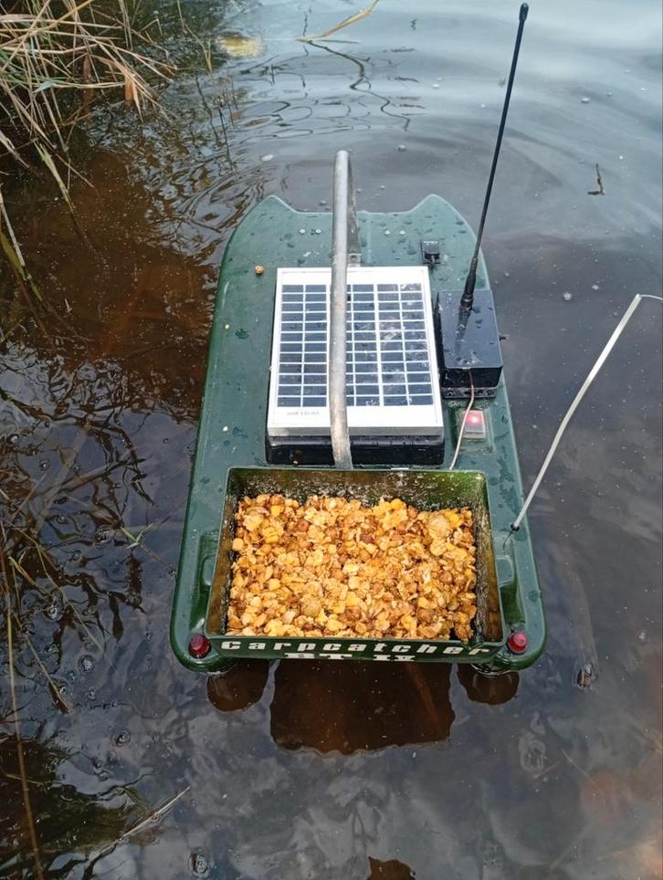 Voerboot, Watersport en Boten, Hengelsport | Karpervissen, Zo goed als nieuw, Ophalen