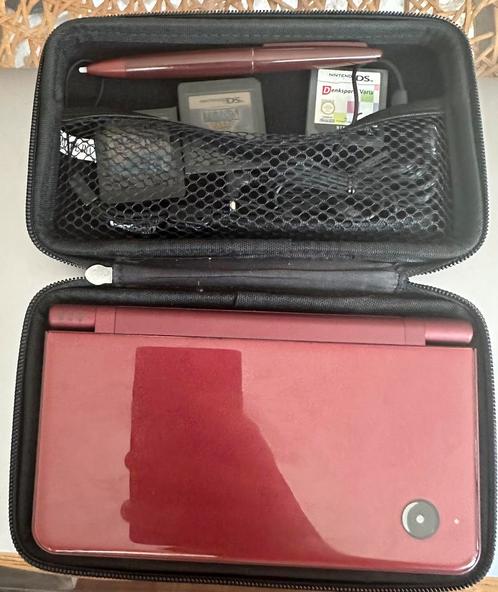 Nintendo DS XL – Rood – Met Games, Case & Oplader, Games en Spelcomputers, Spelcomputers | Nintendo DS, Zo goed als nieuw, Dsi XL