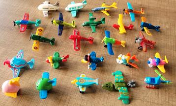 23 verschillende miniatuur vliegtuigjes 
