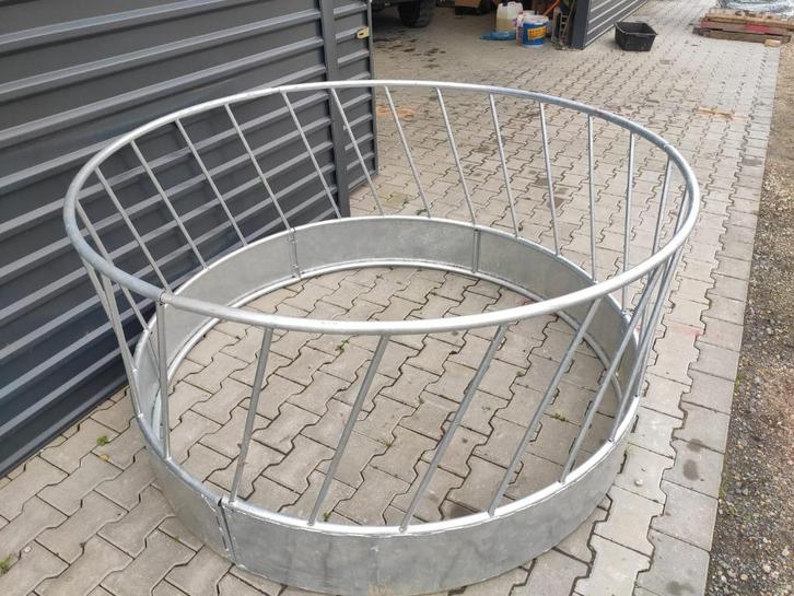 Râtelier circulaire à barres obliques pour ovins, Animaux & Accessoires, Box & Pâturages