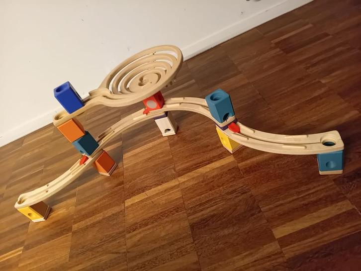 HAPE Knikkerbaan Quadrilla Basic Set (met origineel boekje), Kinderen en Baby's, Speelgoed | Educatief en Creatief, Gebruikt, Knutselen