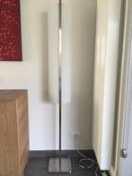 Vloerlamp met mat glas. Wit. Afwerking in geborstelde inox., Huis en Inrichting, Lampen | Vloerlampen, Ophalen, Zo goed als nieuw