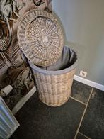 panier à linge en rotin avec linge, Maison & Meubles, Enlèvement
