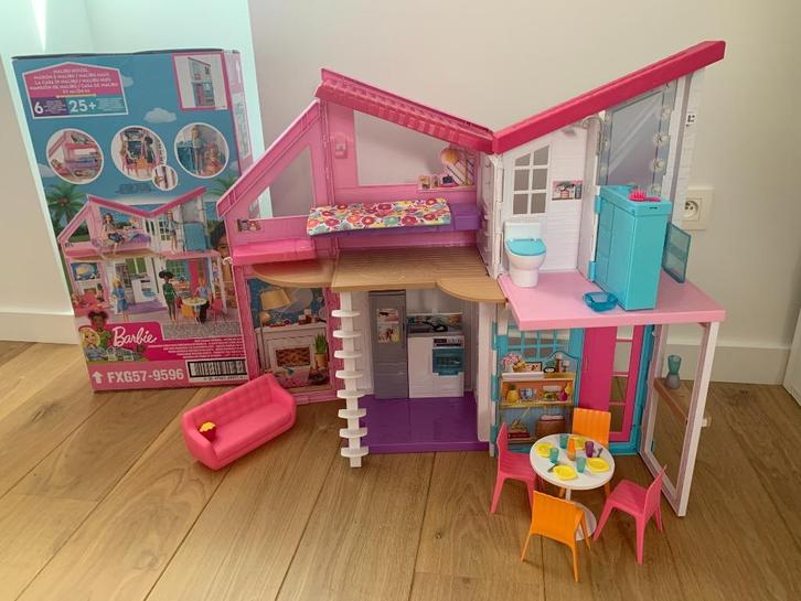 Barbie Huis Malibu Villa met Meubels en Accessoires, Kinderen en Baby's, Speelgoed | Poppenhuizen, Zo goed als nieuw, Poppenhuis