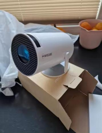Nieuw Beamer HY300 PRO met smart tv beschikbaar voor biedingen