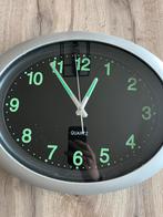 Quartz klok groen, Huis en Inrichting, Ophalen of Verzenden, Gebruikt, Analoog, Wekker of Tafelklok