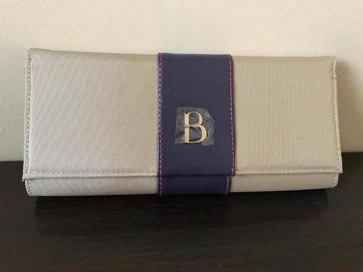 Nieuw avondtasje clutch van Boucheron, Handtassen en Accessoires, Tassen | Damestassen, Nieuw, Avondtasje, Beige, Ophalen of Verzenden