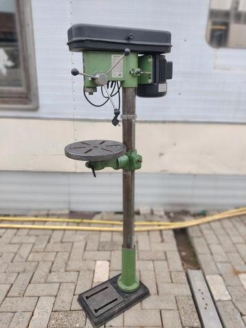 Kolomboormachine  beschikbaar voor biedingen