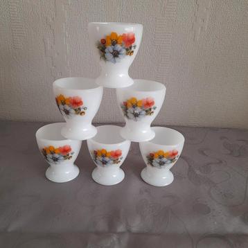 6 Vintage  eierdopjes Arcopal  - bloemenmotief  (lot). beschikbaar voor biedingen
