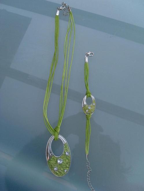 Halsketting met bijpassende armband, Handtassen en Accessoires, Kettingen, Zo goed als nieuw, Groen, Ophalen of Verzenden
