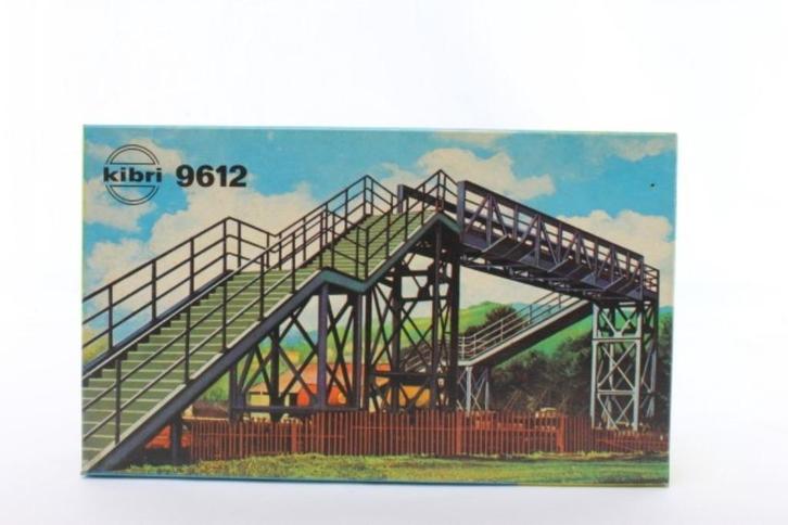 Kibri 9612 - H0 - voetbrug, Hobby en Vrije tijd, Modelbouw | Figuren en Diorama's, Zo goed als nieuw, Diorama, 1:50 of kleiner