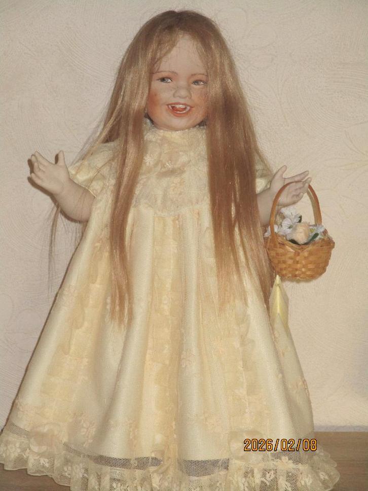 50 cm  grote pop  helemaal in porselein biscuit  SABA, Collections, Poupées, Comme neuf, Poupée, Enlèvement ou Envoi