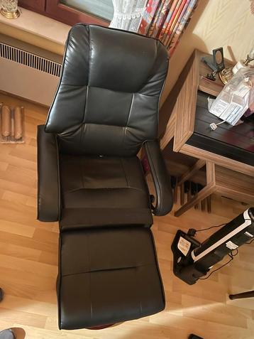 Relax zetel met aparte voetenbank beschikbaar voor biedingen