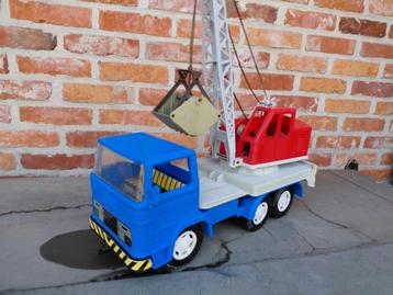 Vintage speelgoed kraanwagen beschikbaar voor biedingen