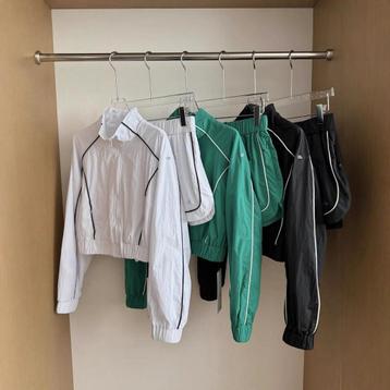 Alo set gym voor dames beschikbaar voor biedingen