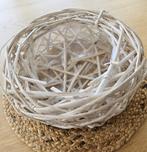 Decoratief wit takkenmandje met plastic binnenvoering – Ø 22, Ophalen of Verzenden, Gebruikt, Rond, Overige materialen