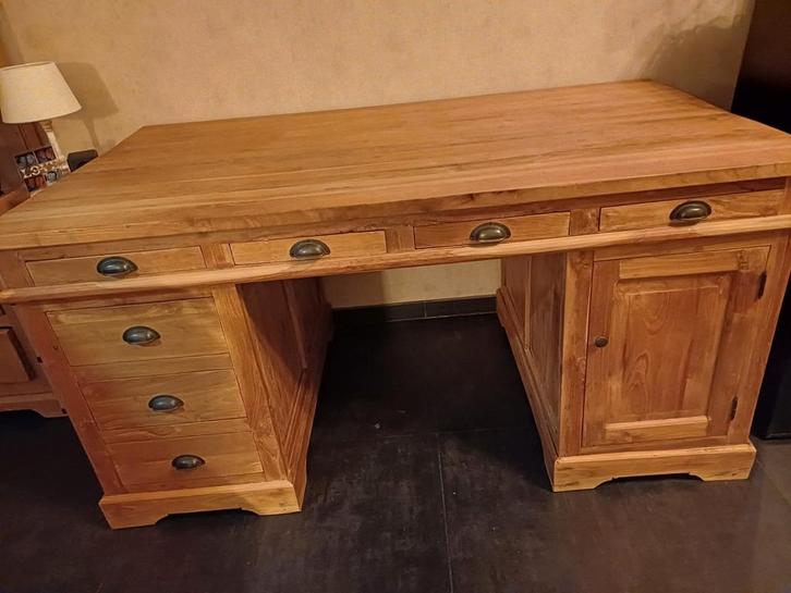 Grote massief teaken bureau met 7 laden, Huis en Inrichting, Bureaus, Zo goed als nieuw, Bureau, Ophalen of Verzenden
