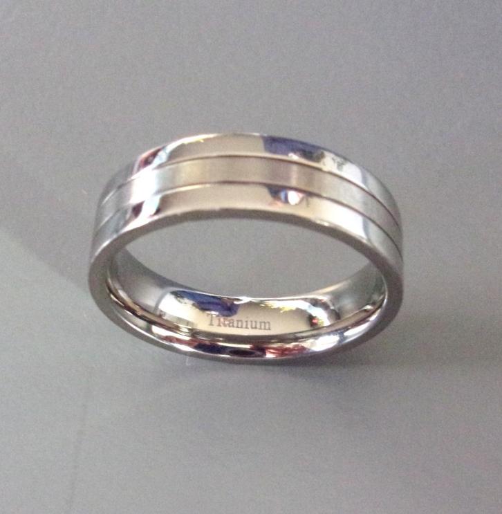 Zilveren titanium ring voor heren, Handtassen en Accessoires, Ringen, Gebruikt, Heer, Zilver, Overige materialen, Ophalen of Verzenden