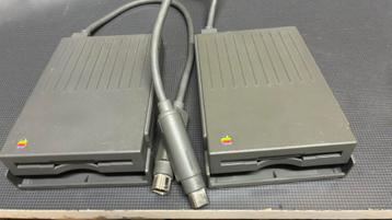 2 portable 1.44 diskdrives voor oude powerbooks beschikbaar voor biedingen