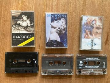 Trois cassettes Madonna True Blue Like a Prayer Groove