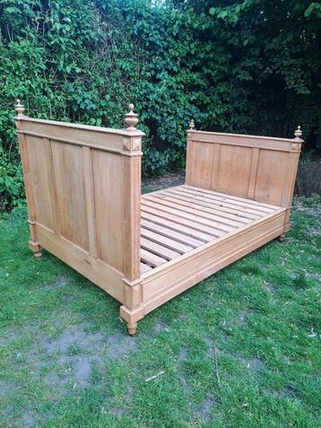 antiek bed beschikbaar voor biedingen