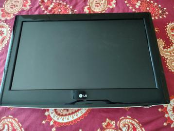 LG TV 32inch en TV Wandbeugel beschikbaar voor biedingen