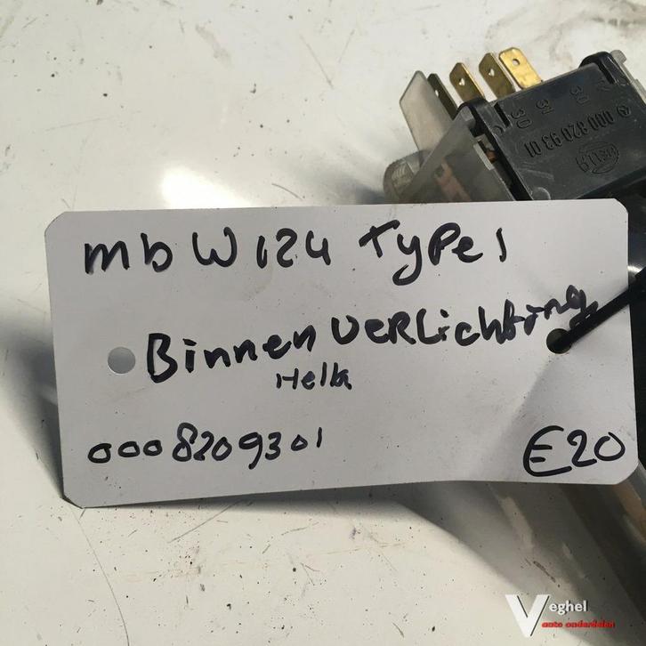Mercedes W124 Binnenverlichting 1 type Hella 000 820 9301, Auto-onderdelen, Dashboard en Schakelaars, Gebruikt, Ophalen of Verzenden