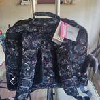 Malette à roulette kipling neuve, Bijoux, Sacs & Beauté, Sacs | Sacs de voyage & Petits Sacs de voyage, Enlèvement