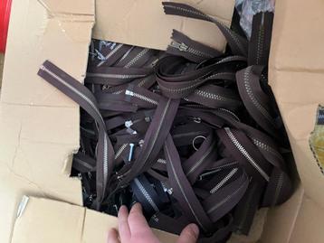 Super groot lot YKK ritsen  beschikbaar voor biedingen