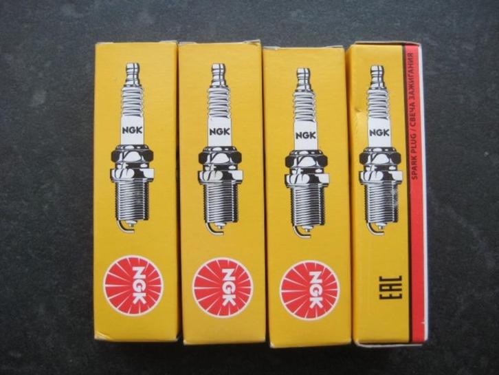 Bougies d'allumage NGK. 4 x DPR8EA-9 -4929---4 x DCPR8E-4339, Autos : Pièces & Accessoires, Électronique & Câbles, Neuf, Enlèvement ou Envoi