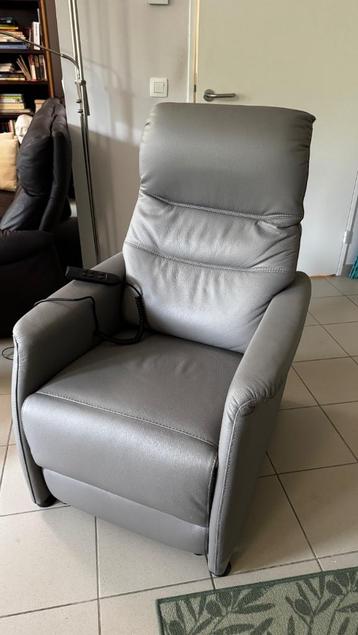 Relax zetel Corrido, leder met 2 motors (uitstapfunctie) beschikbaar voor biedingen