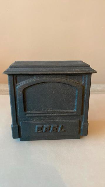 Oude spaarpot van Efel, aardewerk van Couvin beschikbaar voor biedingen