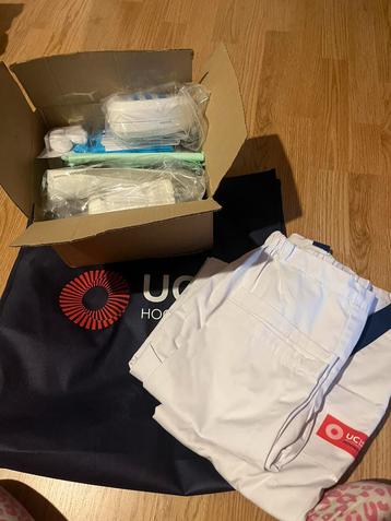 Verpleegkundigenkledij & Eerstejaarsmateriaal beschikbaar voor biedingen