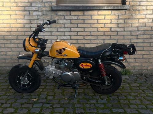Geel Skyteam Monkey (werk aan), Fietsen en Brommers, Brommers | Honda, Ophalen