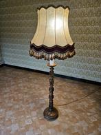 Vloerlamp met kap uit varkensblaas, Huis en Inrichting, Lampen | Vloerlampen, Ophalen, Zo goed als nieuw, Hout, Vintage