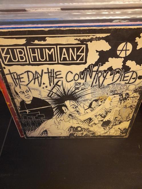 lp - the subhumans - the day the country died - vak 6, Cd's en Dvd's, Vinyl | Hardrock en Metal, Gebruikt, Ophalen of Verzenden