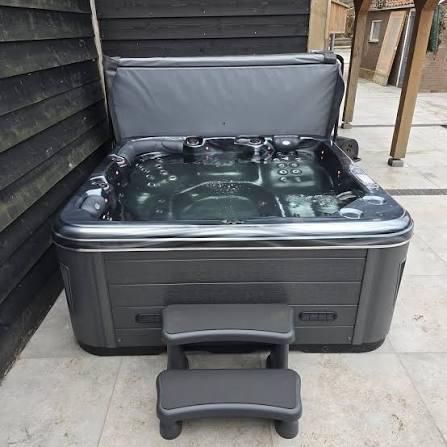 Jacuzzi refresh pearl, Tuin en Terras, Zwembad-toebehoren, Zo goed als nieuw, Afdekzeil, Verzenden