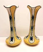 Paire de vases balustres à col quadrilobé en faïence, Enlèvement