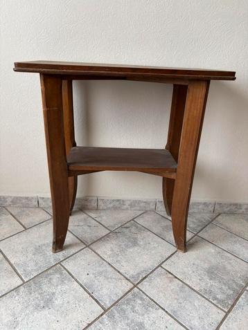 Bijzet tafel beschikbaar voor biedingen